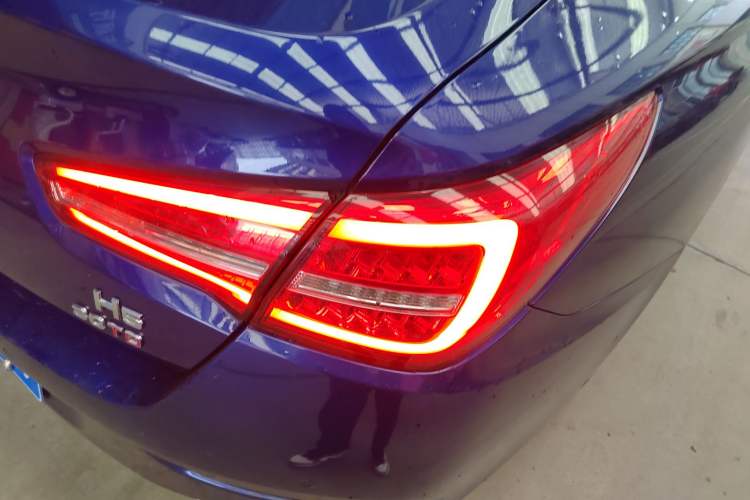 Used Hongqi H5 2018 30TD Smart Connect Dynamic Edition Right Rear Taillight