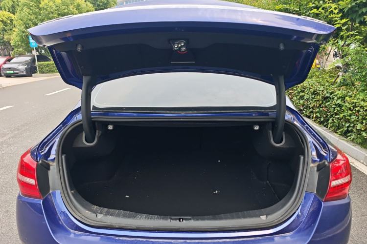 Used Hongqi H5 2018 30TD Smart Connect Dynamic Edition Trunk