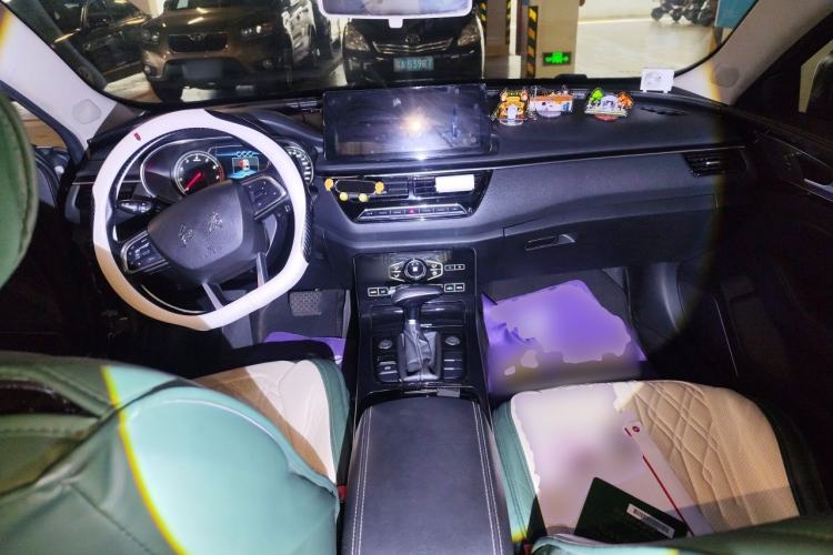 Used Hongqi H5 2018 30TD Dynamic Edition Center Console
