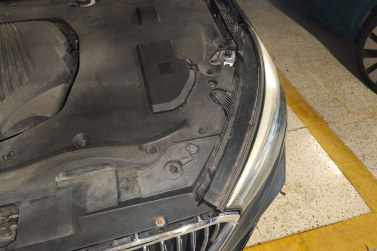 Used Hongqi H5 2018 30TD Dynamic Edition Engine Bay Left