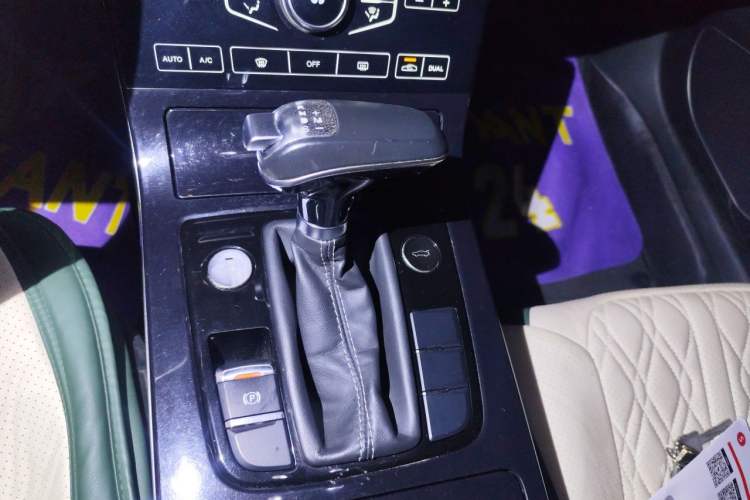 Used Hongqi H5 2018 30TD Dynamic Edition Gear Lever