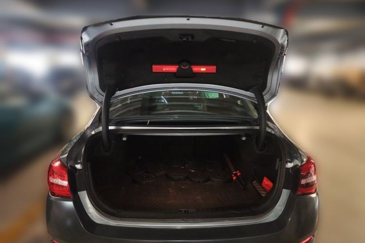Used Hongqi H5 2018 30TD Dynamic Edition Trunk