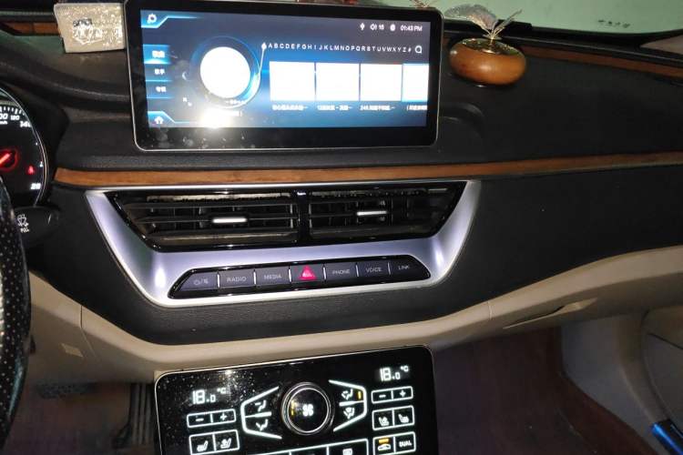 Used Hongqi H5 2018 30TD Smart Connect Dynamic Edition Audio And AC Panel