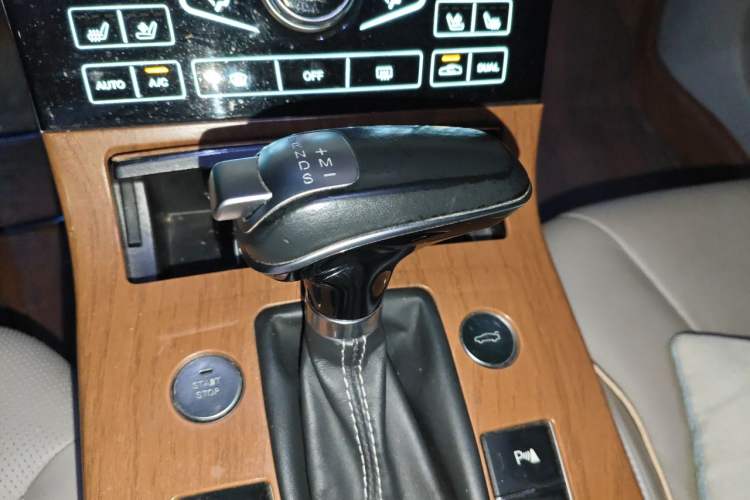 Used Hongqi H5 2018 30TD Smart Connect Dynamic Edition Gear Lever