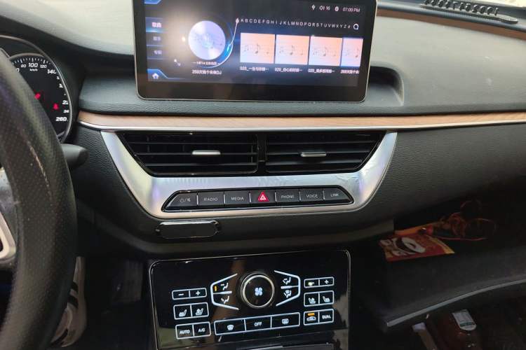 Used Hongqi H5 2018 30TD Smart Connect Enjoy Edition Audio And AC Panel