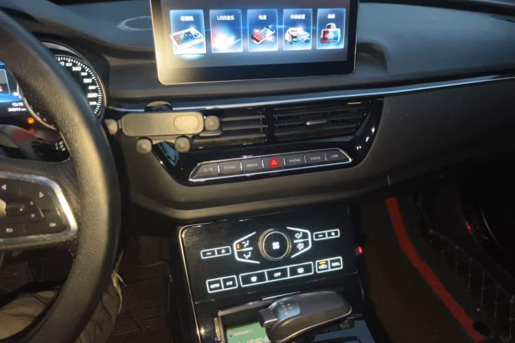 Used Hongqi H5 2018 30TD Dynamic Edition Audio And AC Panel
