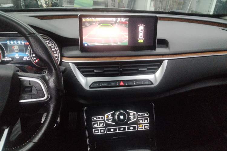 Used Hongqi H5 2018 30TD Smart Connect Dynamic Edition Audio And AC Panel