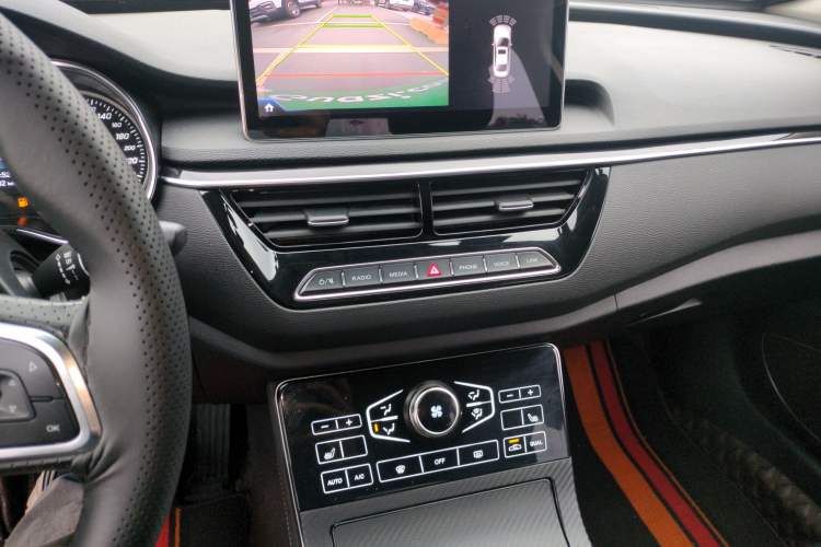 Used Hongqi H5 2018 30TD Smart Connect Dynamic Edition Audio And AC Panel