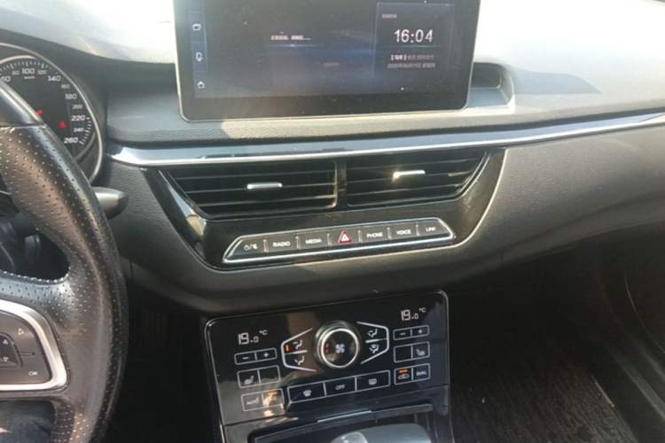 Used Hongqi H5 2018 30TD Smart Connect Dynamic Edition Audio And AC Panel