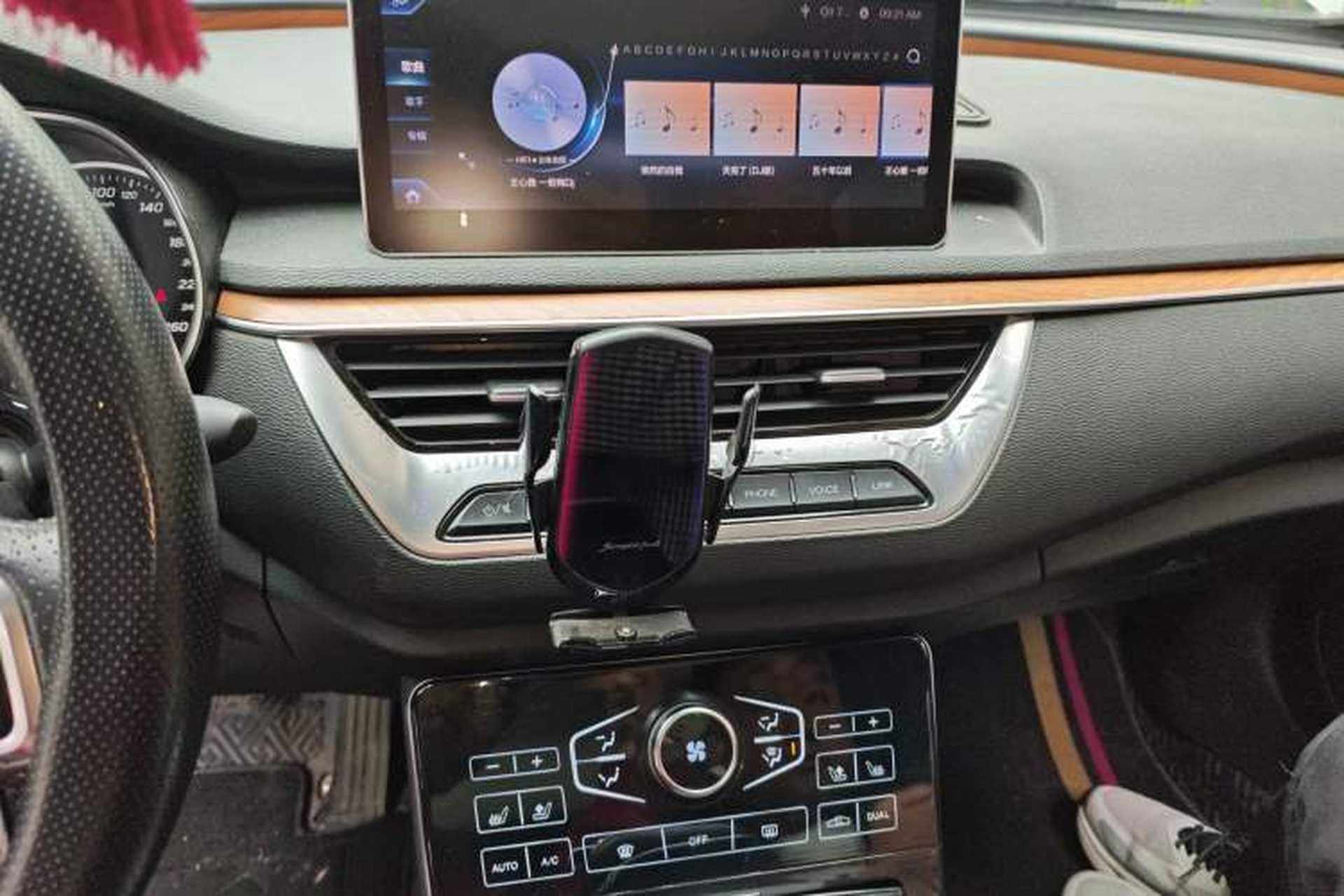 Used Hongqi H5 2018 30TD Smart Connect Enjoy Edition Audio And AC Panel