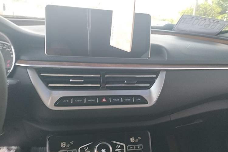 Used Hongqi H5 2018 30TD Smart Connect Dynamic Edition Audio And AC Panel