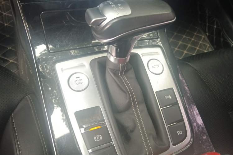 Used Hongqi H5 2018 30TD Smart Connect Dynamic Edition Gear Lever