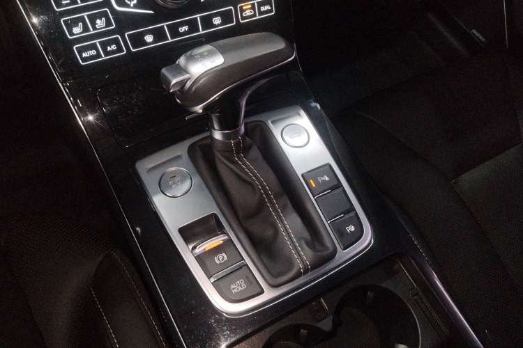 Used Hongqi H5 2018 30TD Smart Connect Dynamic Edition Gear Lever