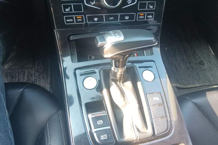 Used Hongqi H5 2018 30TD Smart Connect Dynamic Edition Gear Lever