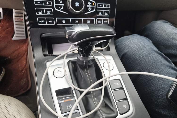 Used Hongqi H5 2018 30TD Smart Connect Dynamic Edition Gear Lever