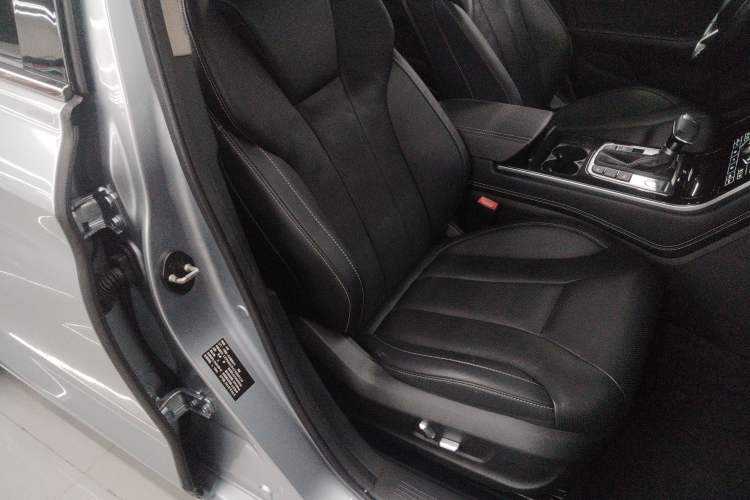 Used Hongqi H5 2018 30TD Smart Connect Dynamic Edition Right Front Seat