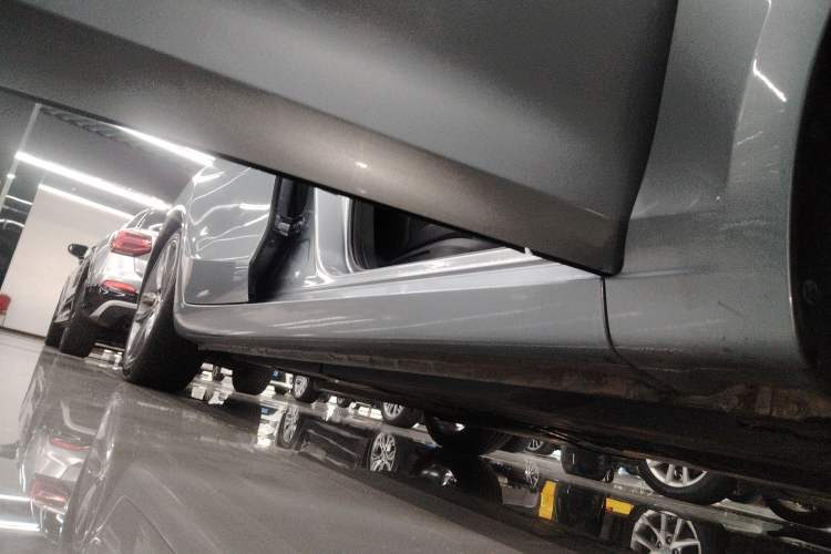 Used Hongqi H5 2018 30TD Smart Connect Dynamic Edition Right Side Sill