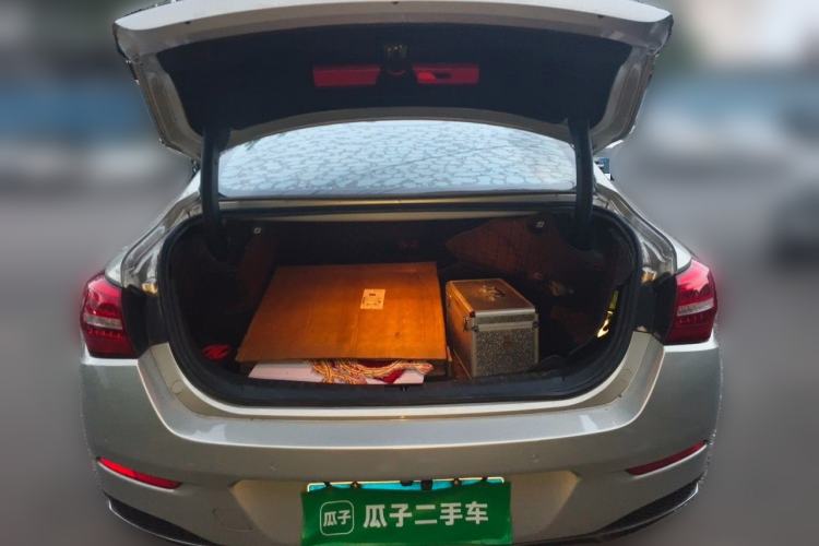 Used Hongqi H5 2018 30TD Dynamic Edition Trunk