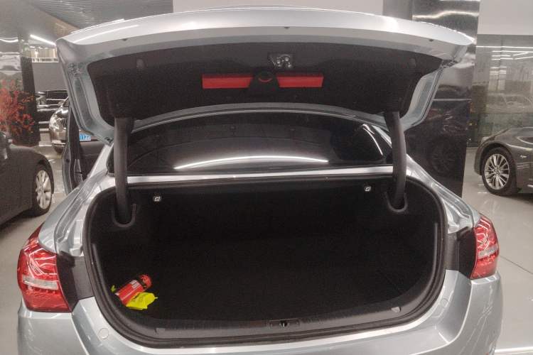 Used Hongqi H5 2018 30TD Smart Connect Dynamic Edition Trunk