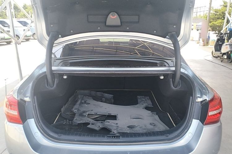 Used Hongqi H5 2018 30TD Smart Connect Dynamic Edition Trunk