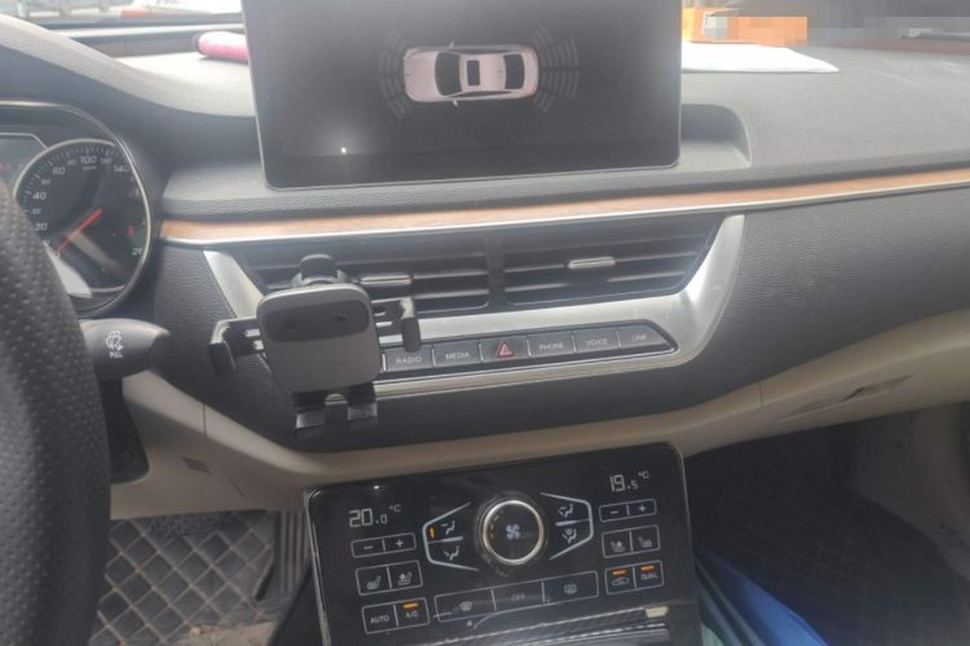 Used Hongqi H5 2018 30TD Smart Connect Dynamic Edition Audio And AC Panel