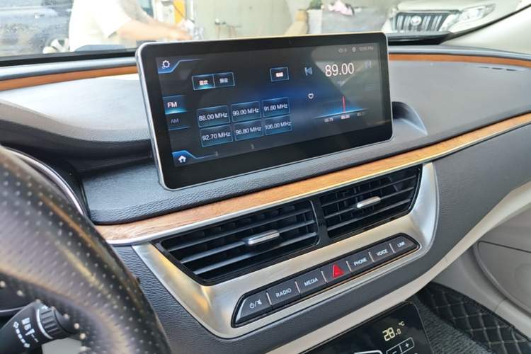 Used Hongqi H5 2018 30TD Smart Connect Dynamic Edition Audio And AC Panel