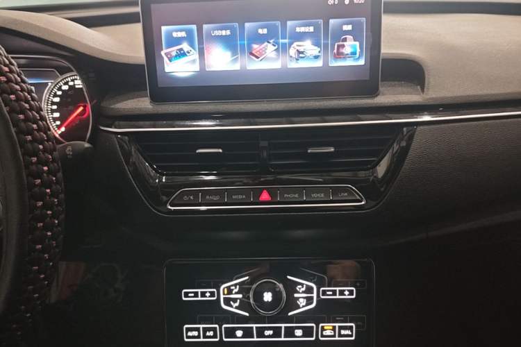 Used Hongqi H5 2018 30TD Dynamic Edition Audio And AC Panel