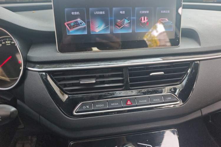 Used Hongqi H5 2018 30TD Smart Connect Dynamic Edition Audio And AC Panel