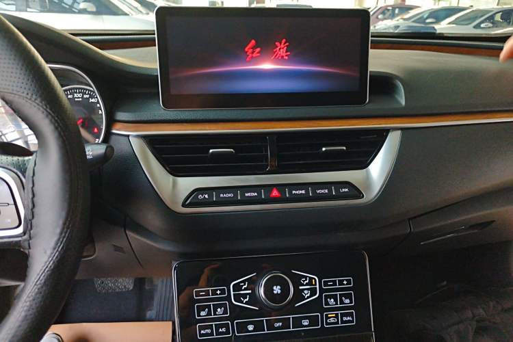 Used Hongqi H5 2018 30TD Smart Connect Dynamic Edition Audio And AC Panel