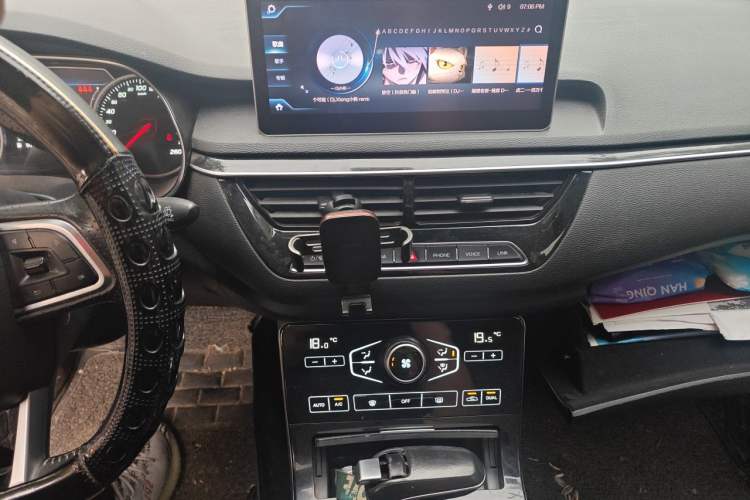 Used Hongqi H5 2018 30TD Smart Connect Dynamic Edition Audio And AC Panel