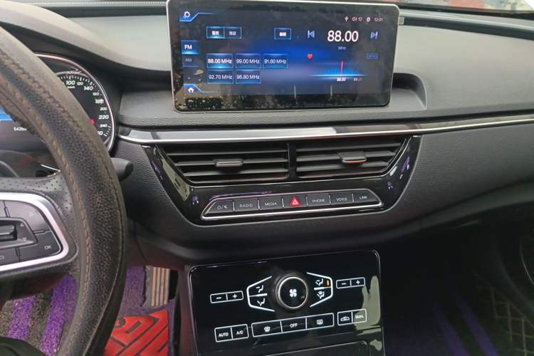 Used Hongqi H5 2018 30TD Smart Connect Dynamic Edition Audio And AC Panel