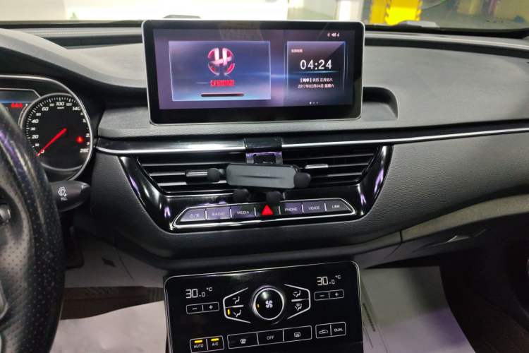 Used Hongqi H5 2018 30TD Smart Connect Dynamic Edition Audio And AC Panel