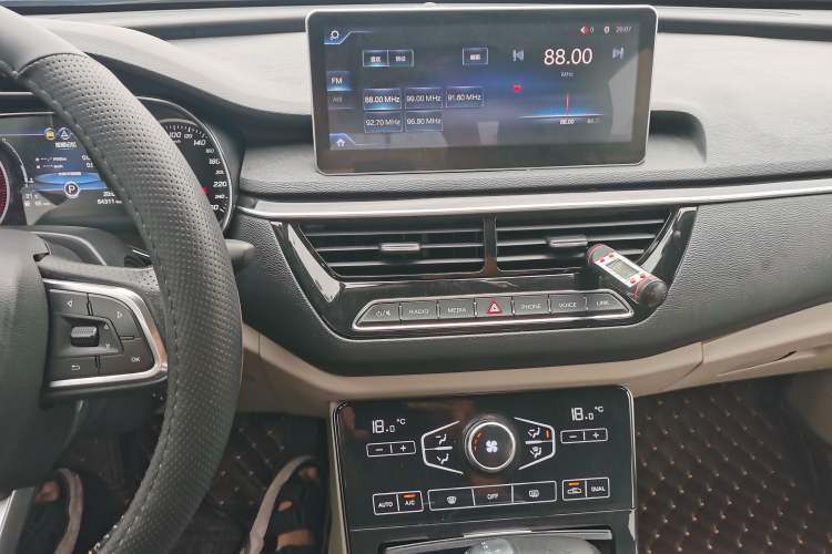 Used Hongqi H5 2018 30TD Smart Connect Dynamic Edition Audio And AC Panel