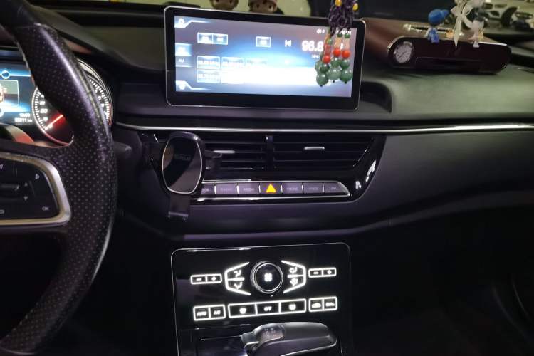 Used Hongqi H5 2018 30TD Dynamic Edition Audio And AC Panel