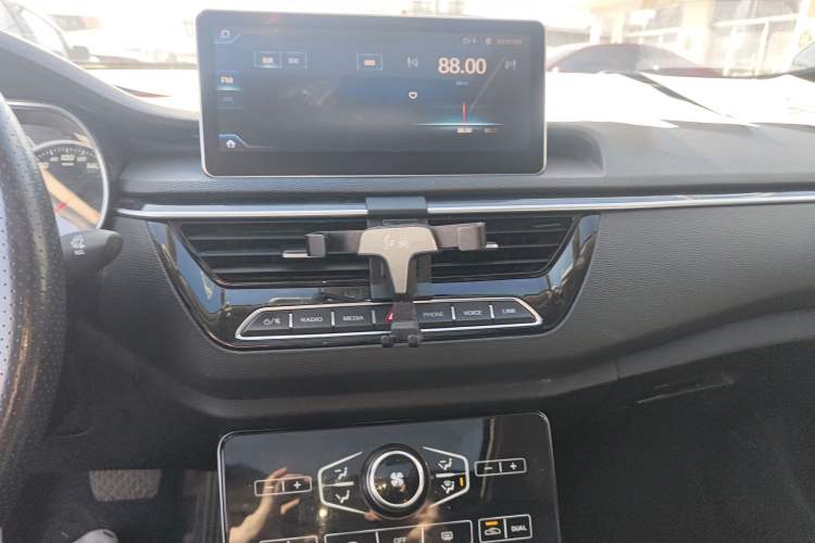 Used Hongqi H5 2018 30TD Dynamic Edition Audio And AC Panel