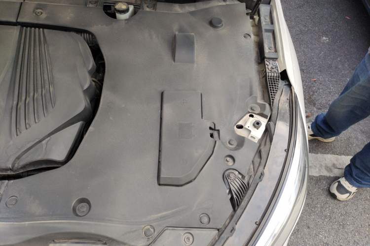 Used Hongqi H5 2018 30TD Dynamic Edition Engine Bay Left