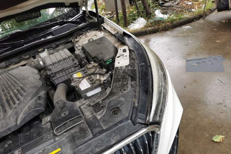 Used Hongqi H5 2018 30TD Dynamic Edition Engine Bay Left