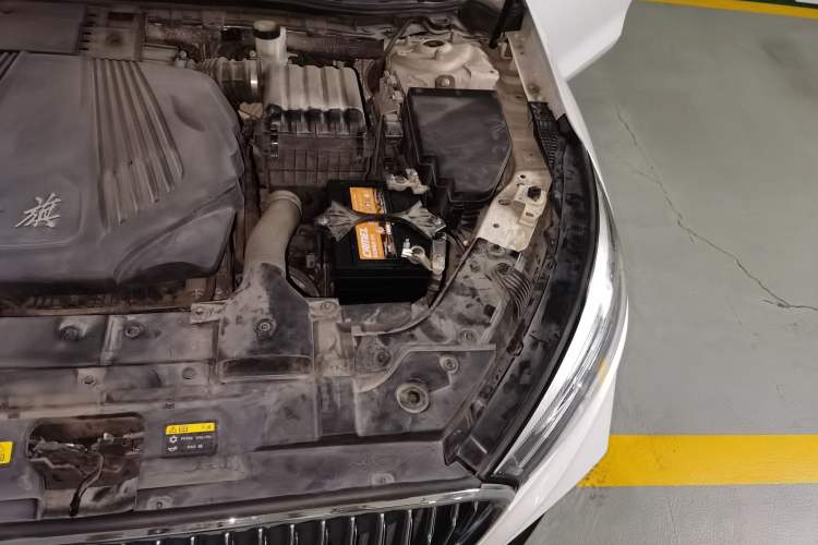 Used Hongqi H5 2018 30TD Dynamic Edition Engine Bay Left