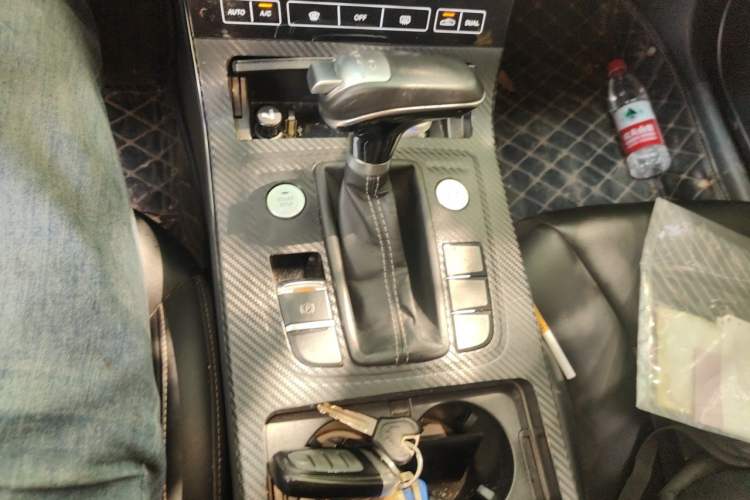 Used Hongqi H5 2018 30TD Dynamic Edition Gear Lever