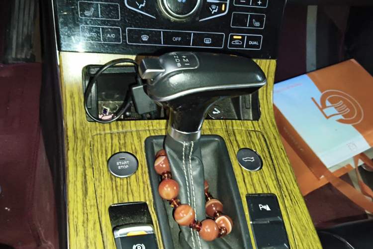 Used Hongqi H5 2018 30TD Smart Connect Dynamic Edition Gear Lever