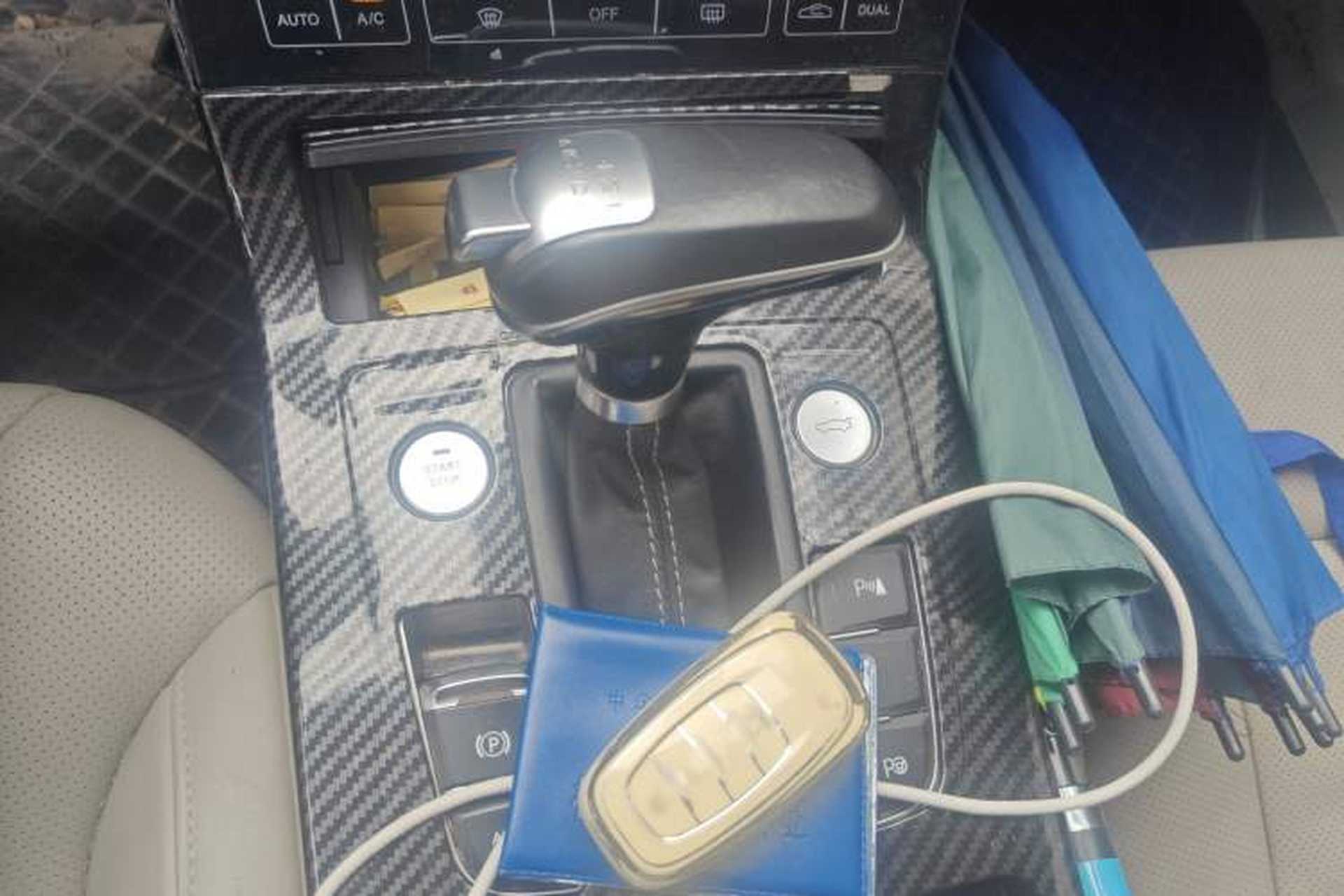 Used Hongqi H5 2018 30TD Smart Connect Dynamic Edition Gear Lever