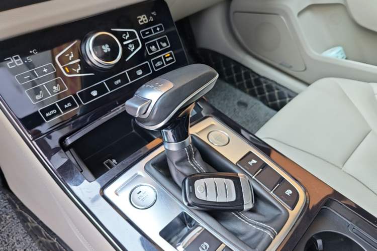 Used Hongqi H5 2018 30TD Smart Connect Dynamic Edition Gear Lever
