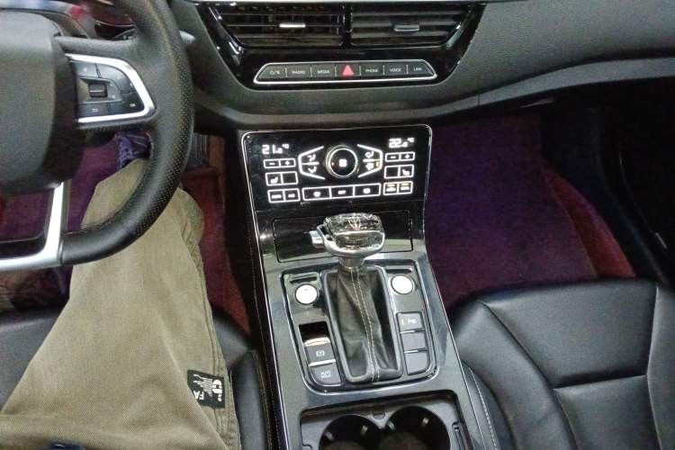 Used Hongqi H5 2018 30TD Smart Connect Dynamic Edition Gear Lever