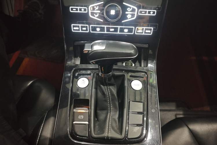 Used Hongqi H5 2018 30TD Dynamic Edition Gear Lever