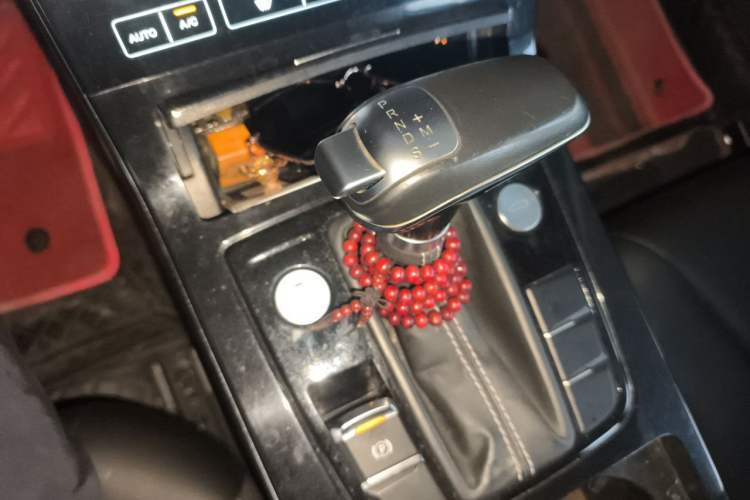 Used Hongqi H5 2018 30TD Smart Connect Dynamic Edition Gear Lever