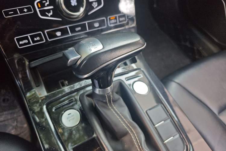Used Hongqi H5 2018 30TD Smart Connect Dynamic Edition Gear Lever