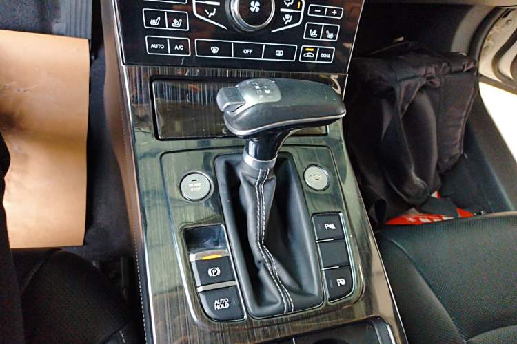 Used Hongqi H5 2018 30TD Smart Connect Dynamic Edition Gear Lever