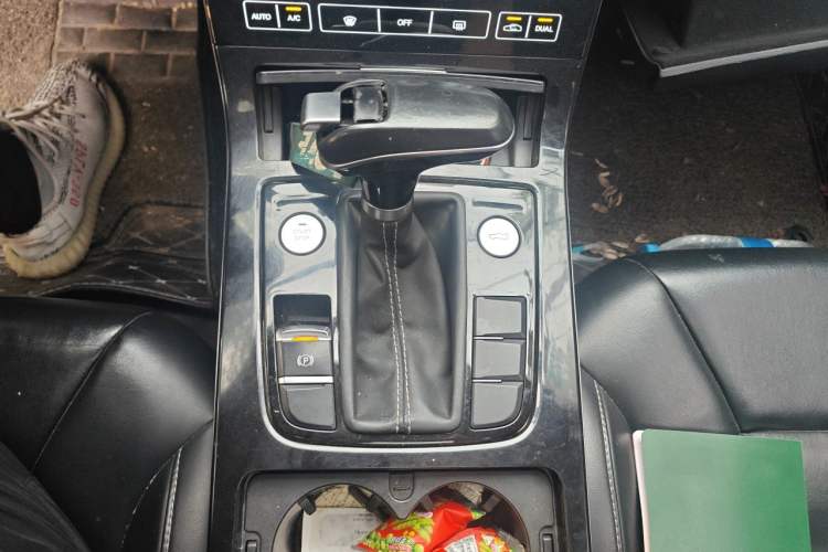 Used Hongqi H5 2018 30TD Smart Connect Dynamic Edition Gear Lever