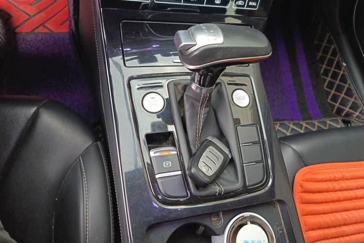 Used Hongqi H5 2018 30TD Smart Connect Dynamic Edition Gear Lever