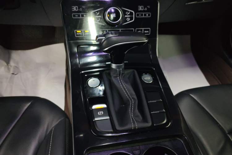 Used Hongqi H5 2018 30TD Smart Connect Dynamic Edition Gear Lever